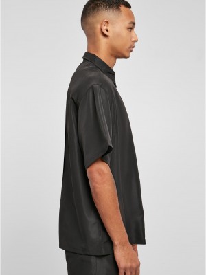 Мъжка широка тениска с яка в черно Urban Classics Shirt