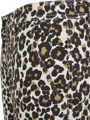  Мъжки къси панталони в леопардов принт Urban Classics AOP 