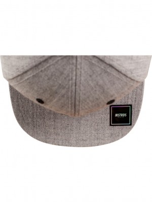 Шапка с козирка в сив и черен цвят Letter Snapback B