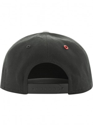 Шапка с козирка в сив и черен цвят Letter Snapback C 