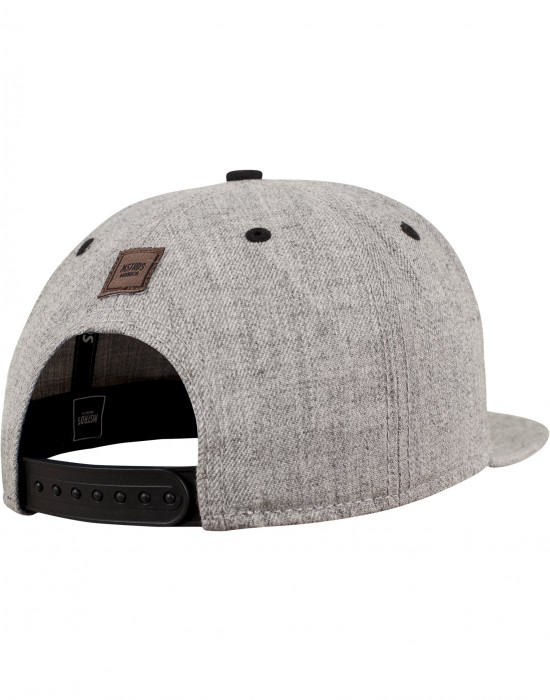 Шапка с козирка в сив и черен цвят Letter Snapback C, Аксесоари - Lit.bg