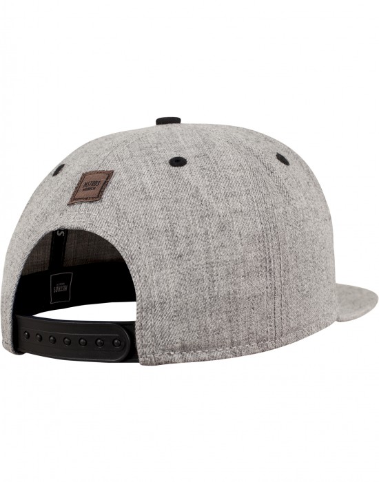 Шапка с козирка в сив и черен цвят Letter Snapback E, Аксесоари - Lit.bg