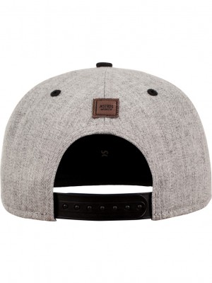 Шапка с козирка в сив и черен цвят Letter Snapback W