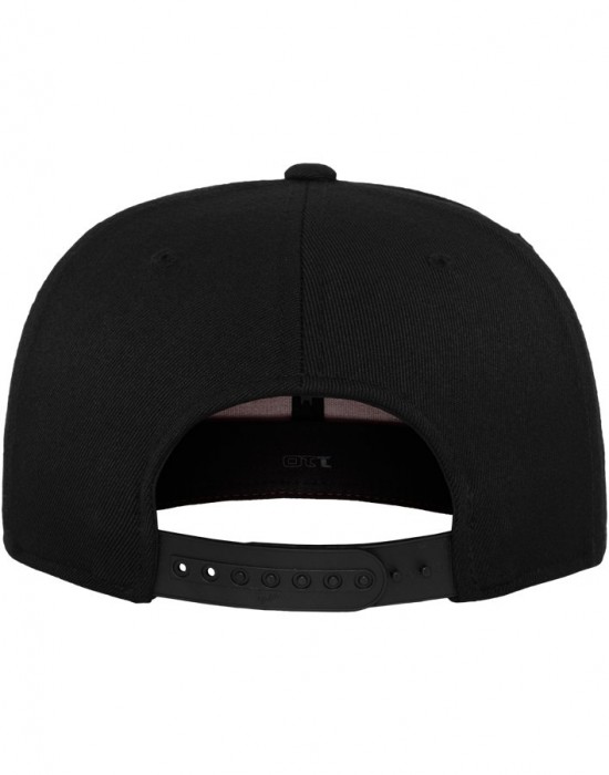 Шапка с козирка в черно 110 Fitted Snapback, Аксесоари - Lit.bg