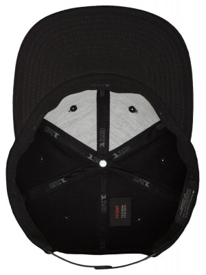 Шапка с козирка в черно 110 Fitted Snapback