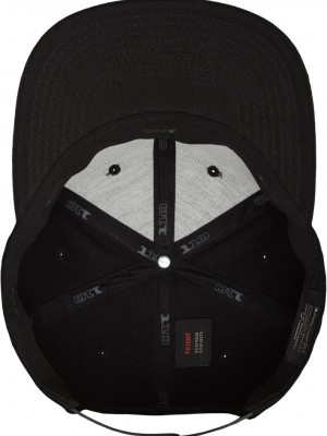 Шапка с козирка в черно 110 Fitted Snapback