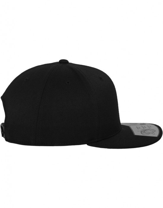 Шапка с козирка в черно 110 Fitted Snapback, Аксесоари - Lit.bg