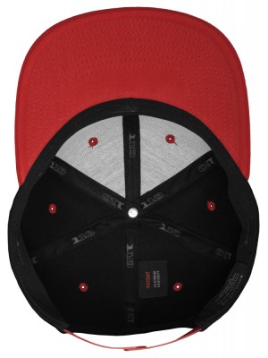 Шапка с козирка в черно 110 Fitted Snapback