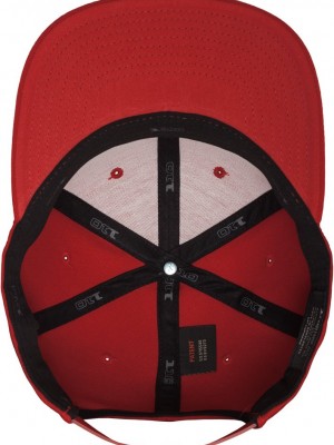 Шапка с козирка в червено 110 Fitted Snapback