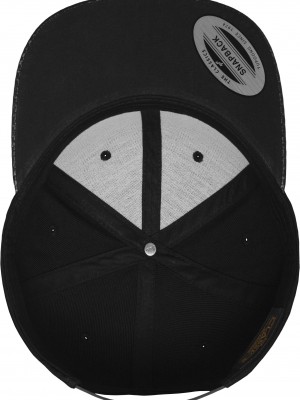 Шапка с козирка в черно Carbon Snapback 