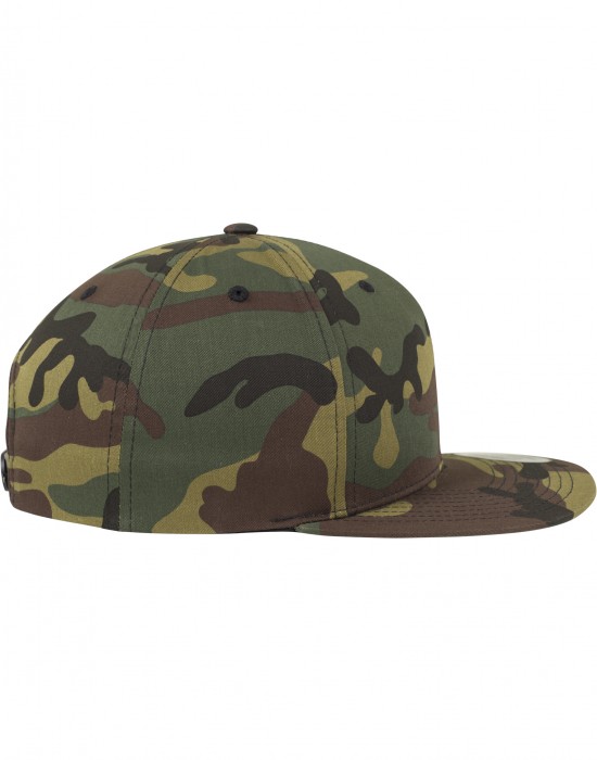 Шапка с козирка в камуфлажен цвят Camo Classic Snapback, Аксесоари - Lit.bg