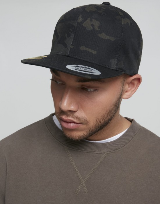 Шапка с козирка в черен камуфлаж Classic Snapback, Аксесоари - Lit.bg