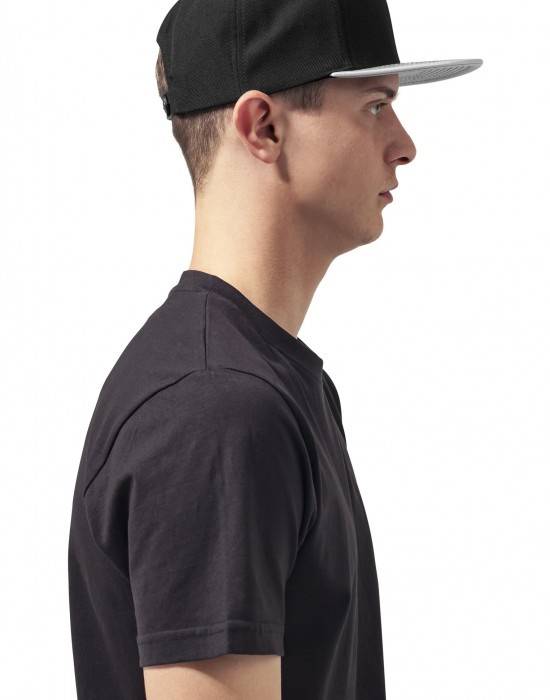 Шапка с козирка в черно Metallic Visor Snapback, Аксесоари - Lit.bg Шапка с козирка в черно Metallic Visor Snapback, Аксесоари - Lit.bg