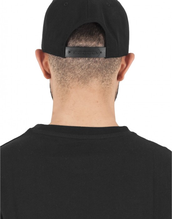 Шапка с козирка в черно Roses Snapback, Аксесоари - Lit.bg Шапка с козирка в черно Roses Snapback, Аксесоари - Lit.bg