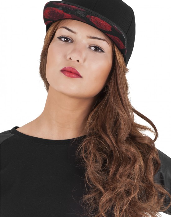 Шапка с козирка в черно Roses Snapback, Аксесоари - Lit.bg Шапка с козирка в черно Roses Snapback, Аксесоари - Lit.bg