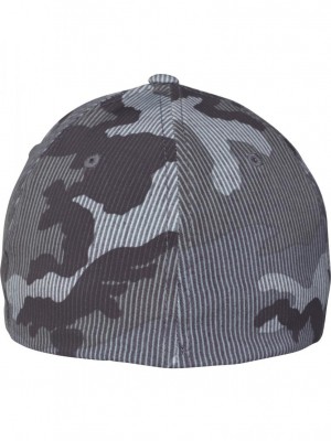 Шапка с козирка в камуфлажно сиво Flexfit Camo Stripe Cap 