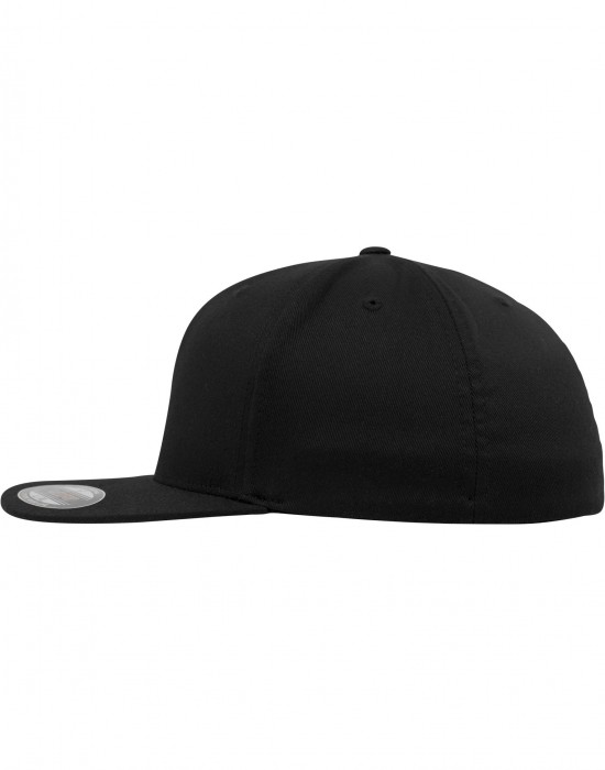 Шапка с козирка в черно Flexfit Flat Visor, Аксесоари - Lit.bg