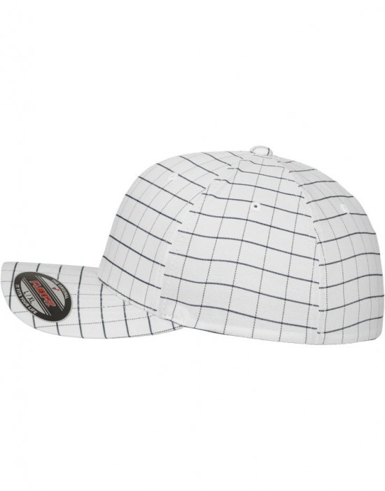 Шапка с козирка в бяло Flexfit Square Check Cap, Аксесоари - Lit.bg