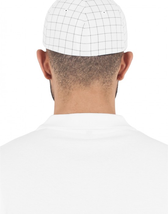 Шапка с козирка в бяло Flexfit Square Check Cap, Аксесоари - Lit.bg