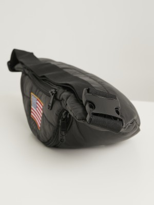 Черна чанта за кръст или рамо Mister Tee NASA