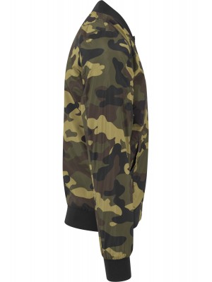 Мъжко тънко яке тип бомбър Urban Classics в камуфлаж woodcamo