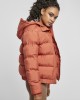 Дамско яке в цвят корал Urban Classics Hooded Puffer redearth, Жени - Lit.bg