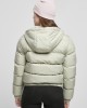 Дамско яке в цвят светла маслина Urban Classics Hooded Puffer softsalvia, Жени - Lit.bg