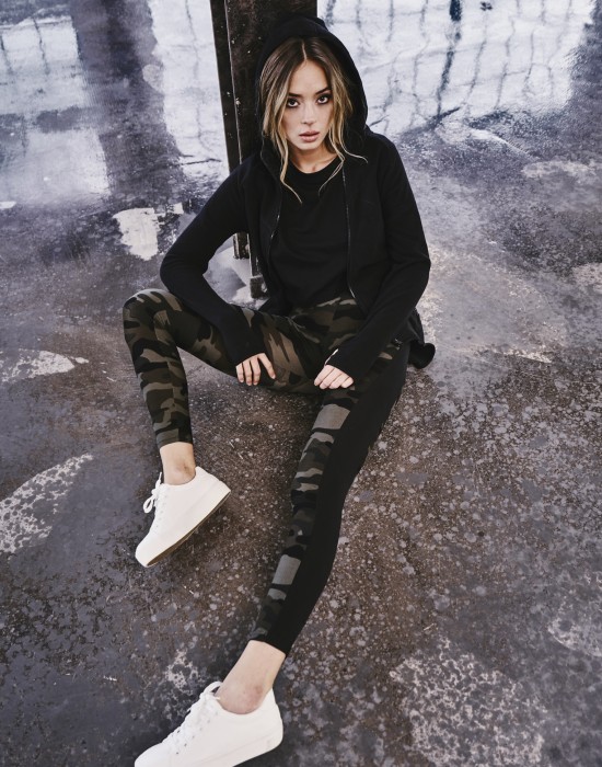 Дамски суичър в черно Urban Classics Ladies Polar Fleece Zip Hoody, Жени - Lit.bg Дамски суичър в черно Urban Classics Ladies Polar Fleece Zip Hoody, Жени - Lit.bg