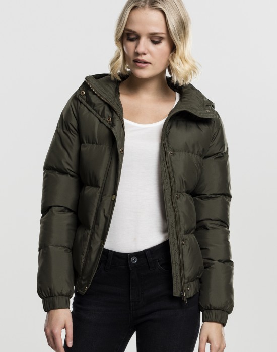 Дамско яке Urban Classics Hooded Puffer в цвят маслина, Жени - Lit.bg