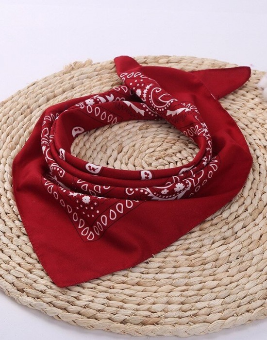 Кърпа за глава бандана HoodStyle Bandana в тъмночервен цвят, Бандани кърпи - Lit.bg Кърпа за глава бандана HoodStyle Bandana в тъмночервен цвят, Аксесоари - Lit.bg