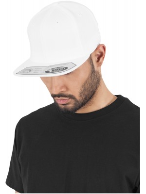 Шапка с козирка в бяло 110 Fitted Snapback 