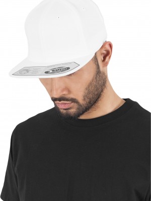 Шапка с козирка в бяло 110 Fitted Snapback 