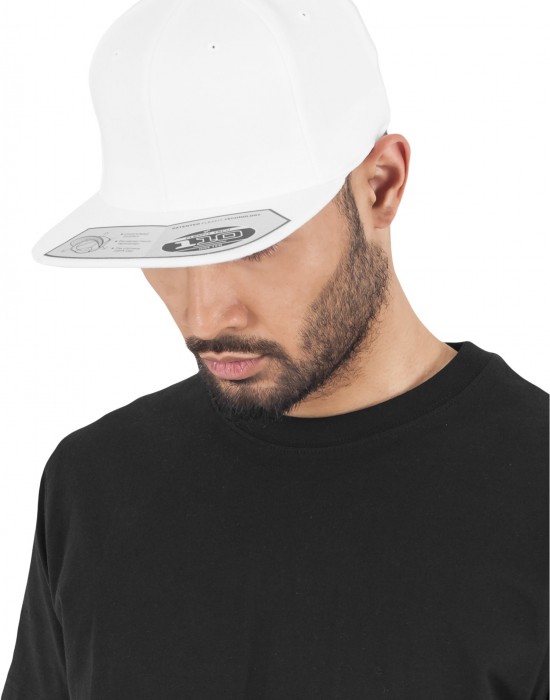 Шапка с козирка в бяло 110 Fitted Snapback, Аксесоари - Lit.bg