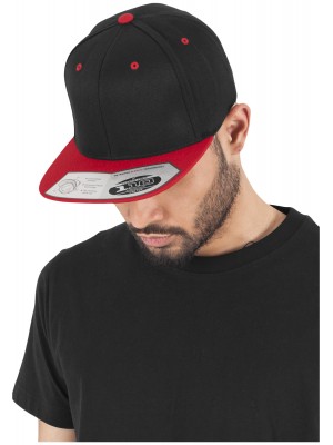 Шапка с козирка в черно 110 Fitted Snapback