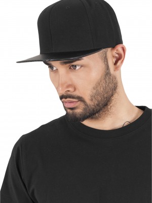 Шапка с козирка в черно Carbon Snapback 