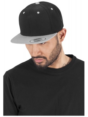 Шапка с козирка в черно Classic Snapback 2-Tone