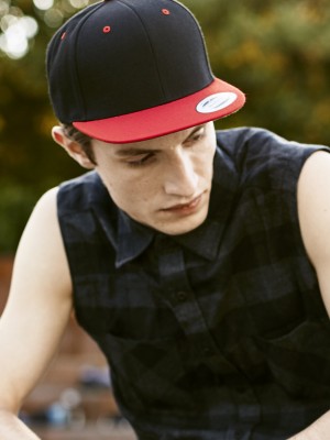 Шапка с козирка в черно Classic Snapback 2-Tone