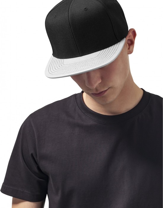 Шапка с козирка в черно Metallic Visor Snapback, Аксесоари - Lit.bg Шапка с козирка в черно Metallic Visor Snapback, Аксесоари - Lit.bg