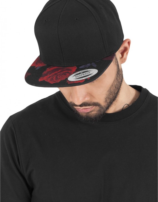 Шапка с козирка в черно Roses Snapback, Аксесоари - Lit.bg Шапка с козирка в черно Roses Snapback, Аксесоари - Lit.bg