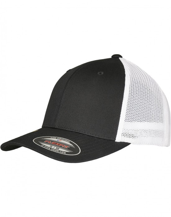 Шапка с козирка в черно и бяло Flexfit Trucker Recycled Mesh, Аксесоари - Lit.bg Шапка с козирка в черно и бяло Flexfit Trucker Recycled Mesh, Аксесоари - Lit.bg