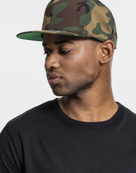 Шапка с козирка в камуфлажен цвят Camo Classic Snapback, Аксесоари - Lit.bg