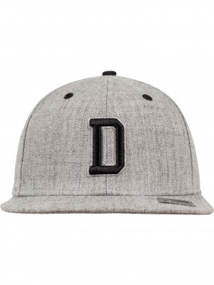 Шапка с козирка в сив и черен цвят Letter Snapback D 