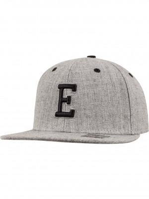 Шапка с козирка в сив и черен цвят Letter Snapback E 