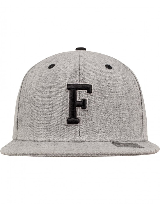 Шапка с козирка в сив и черен цвят Letter Snapback F, Аксесоари - Lit.bg