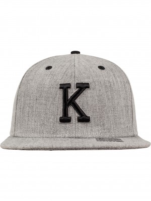 Шапка с козирка в сив и черен цвят Letter Snapback K