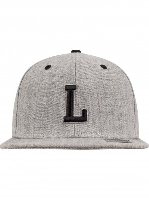 Шапка с козирка в сив и черен цвят Letter Snapback L 