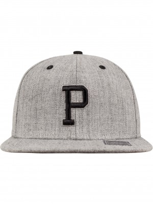 Шапка с козирка в сив и черен цвят Letter Snapback P