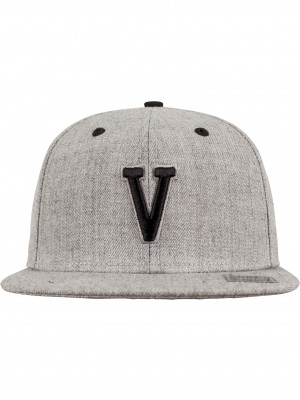 Шапка с козирка в сив и черен цвят Letter Snapback V