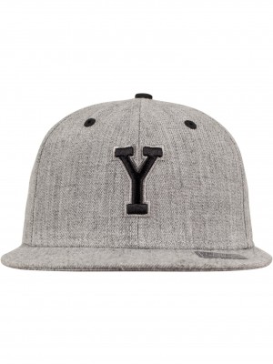 Шапка с козирка в сив и черен цвят Letter Snapback Y 